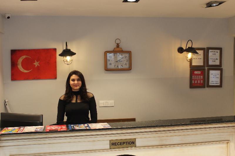Hotel The Reina 3*