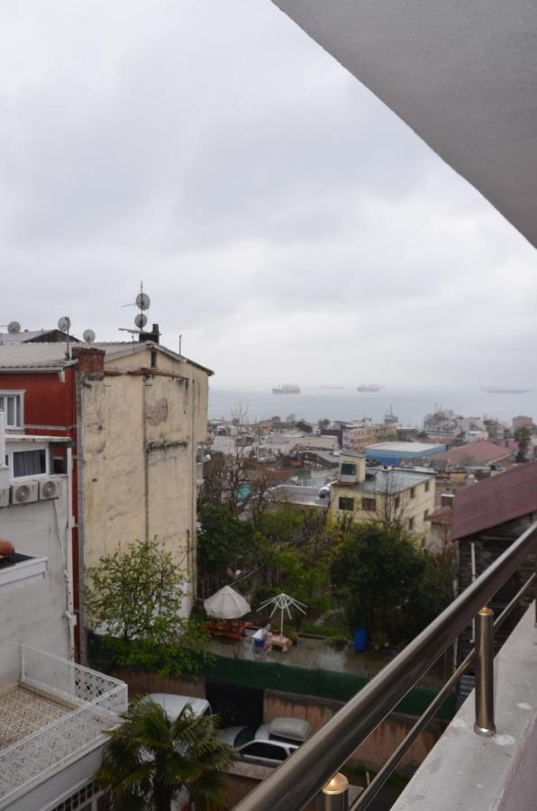 The Reina Готель