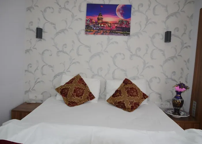 The Reina Hotel
