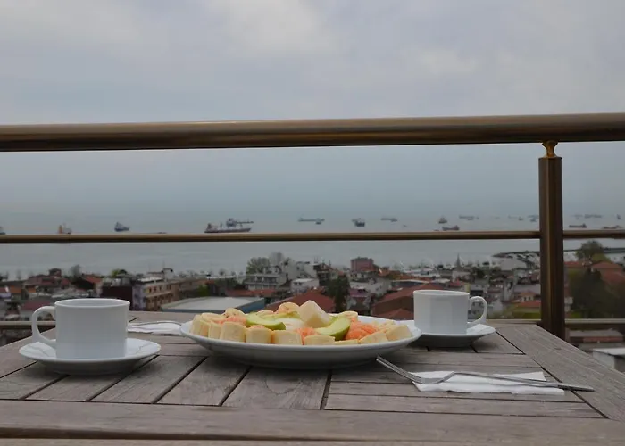 The Reina Hotel